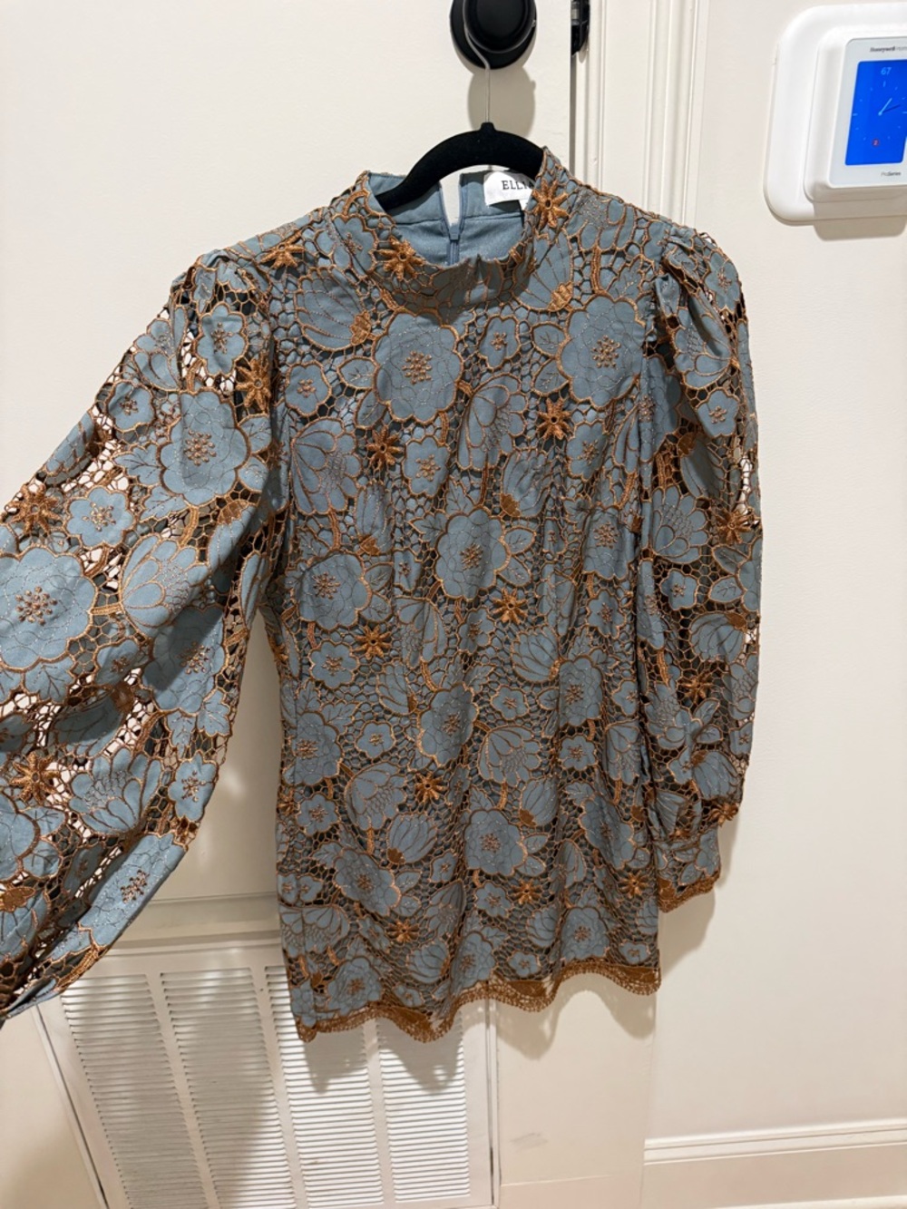 Elliatt Blue and Brown Floral Lace Puff-Sleeve Blouse